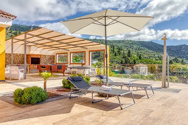 Villa Mica – Terrasse avec espace barbecue et vue
